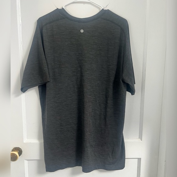 Lululemon Metal Vent Tech Men's
Short Sleeve Shirt XL - Picture 3 of 3